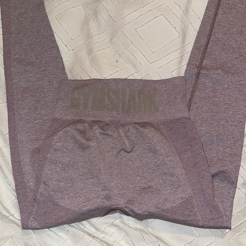 Gym shark leggings size small